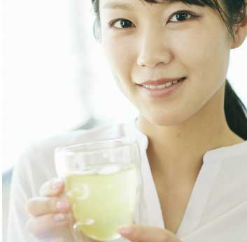 緑茶を飲むと脂肪肝リスクが軽減